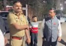 महाराष्ट्र निवडणूक प्रचार विस्कळीत : शिवसेना नेत्याच्या गाडीवर दगडफेक; पोलिस दोषींसाठी सीसीटीव्हीचे पुनरावलोकन करतात