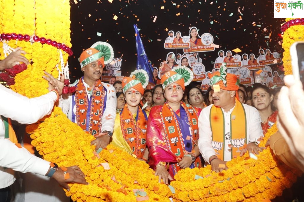 श्री म्हातोबा देवाला श्रीफळ वाढवून उमेदवारांनी केला विजयाचा संकल्प