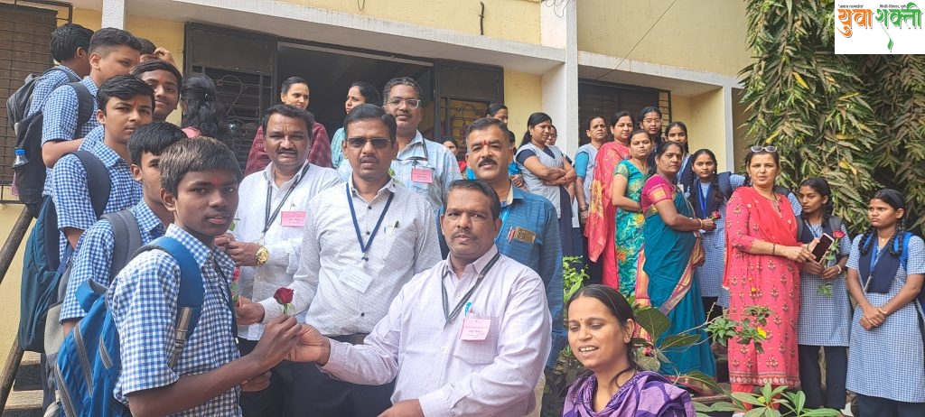 पिंपळेगुरवमध्ये शिक्षकांकडून दहावीच्या विद्यार्थ्यांचे औक्षण व पुष्पगुच्छांनी स्वागत